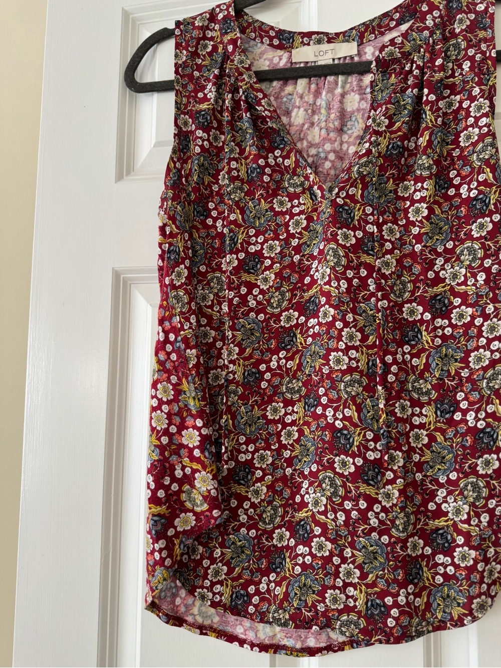 LOFT Burgundy Floral V-Neck Sleeveless Camisole Top